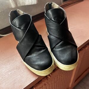 Leather crossover shoes -size 10